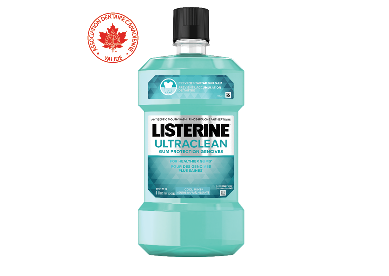Flacon de 1 L du rince-bouche antiseptique LISTERINE Ultraclean® Protection des gencives avec le logo Validé par l’Association Dentaire Canadienne.