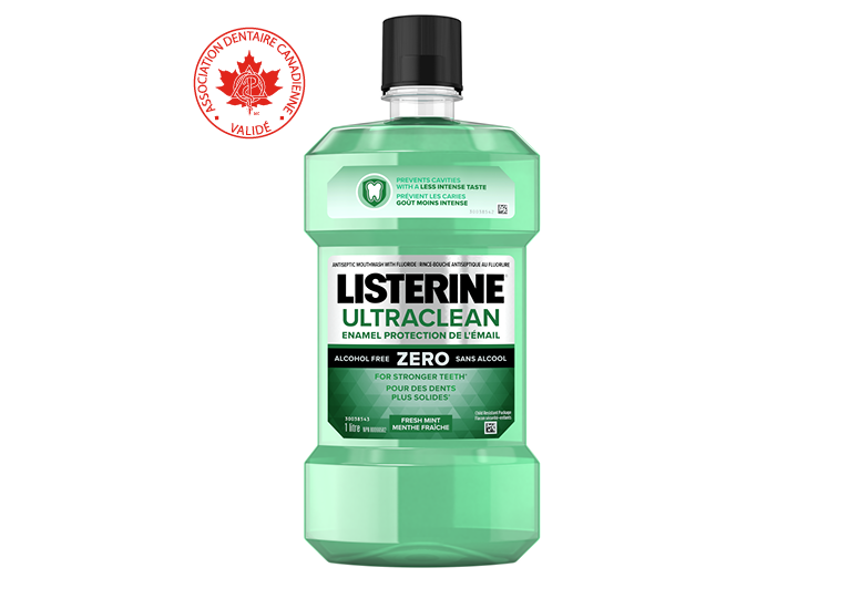  Flacon de 1 L du rince-bouche antiseptique LISTERINE Ultraclean® Protection de l’émail Zero avec le logo Validé par l’Association Dentaire Canadienne.