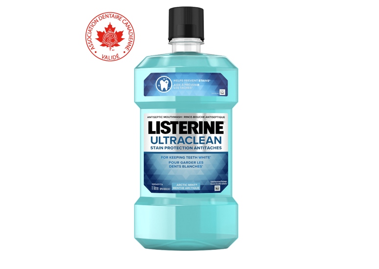 Flacon de 1 L du rince-bouche antiseptique LISTERINE Ultraclean® Protection antitaches avec le logo Validé par l’Association Dentaire Canadienne.